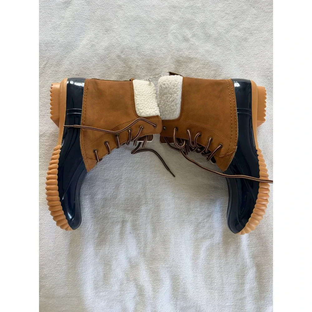 Navy Blue and Tan Faux Shearling Lined Lace Up Duck Boots Size 10